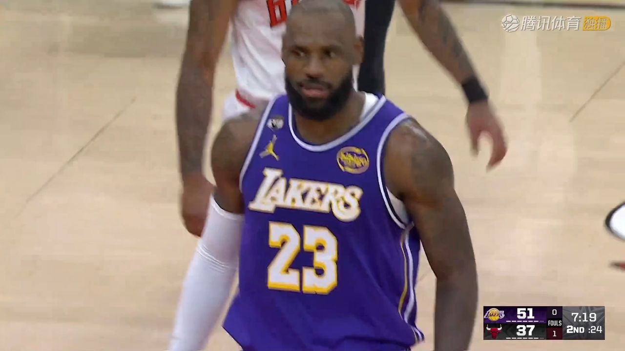 关于詹姆斯在公牛比赛中突破纪录,回归赛场引发热议!的信息 关于詹姆斯在公牛比赛中突破纪录,回归赛场引发热议!的信息